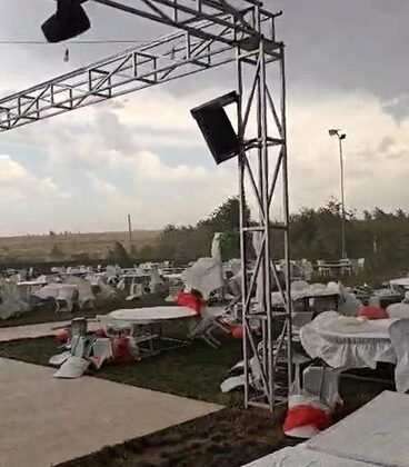 Diyarbakır’da fırtına piknik alanını vurdu