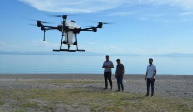 Adilcevaz’da drone ile haşere mücadelesi