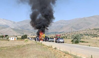 Afşin’de seyir halindeki kepçe alev aldı