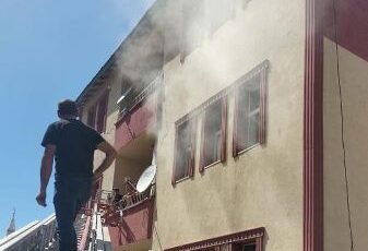 Ağrı’da mahalle yangınları paniğe neden oldu