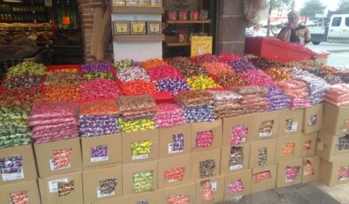 Diyarbakır’da Bayram Şekerleri Tezgahları Renklendirdi