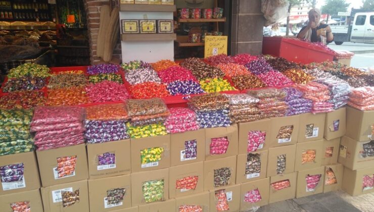 Diyarbakır’da Bayram Şekerleri Tezgahları Renklendirdi