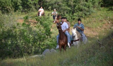 Beytüşşebap’ta atlarla trekking yapıldı