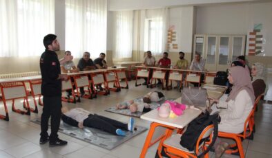 Bingöl’de 950 kişiye Heimlich manevrası eğitimi