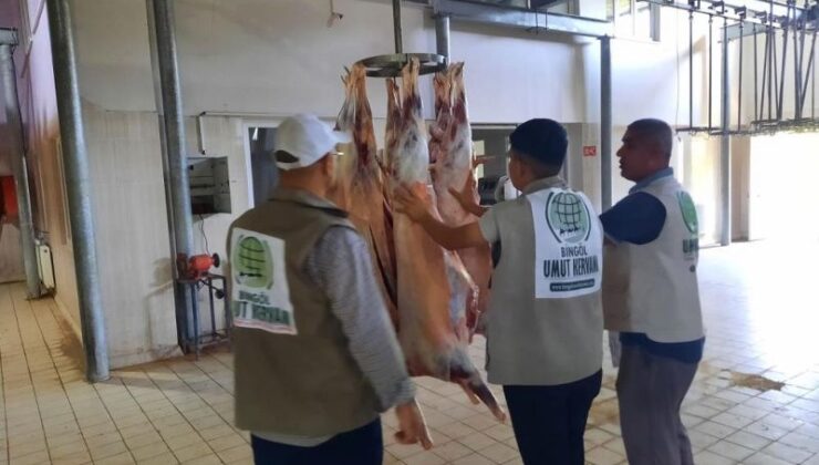 Bingöl’de yüzlerce aileye kurban eti dağıtıldı