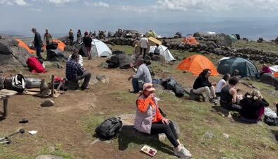 Ağrı Dağı’nda dağcıların bahar karşılaması