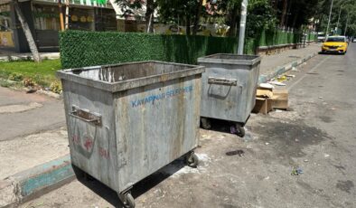 Kapaksız çöp konteynerlerinden pis kokular yükseliyor