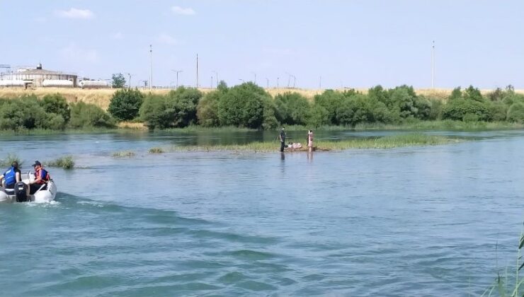 Dicle Nehrinde mahsur kalan aile kurtarıldı