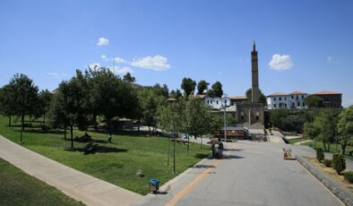 Diyarbakır ve Batman sıcaklıklarla mücadele ediyor