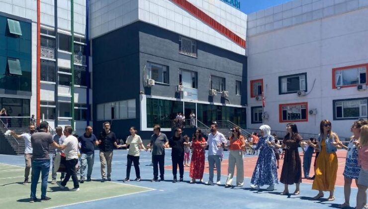Diyarbakır’da 500 puanlık öğrenciye coşkulu kutlama
