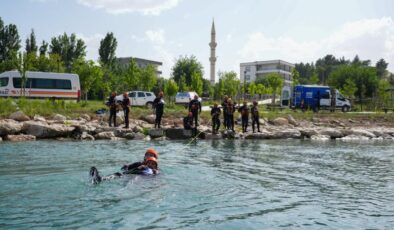 Diyarbakır’da AFAD’dan su üstü arama kurtarma eğitimi