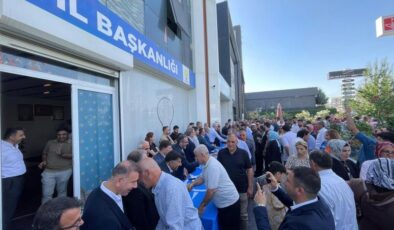 Diyarbakır’da AK Parti’liler bayramlaştı