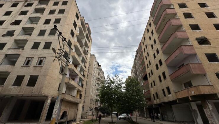Diyarbakır’da hasarlı binalar tehlike saçıyor