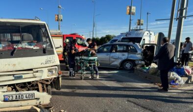 Diyarbakır’da kavşakta kaza: 4 kişi yaralandı