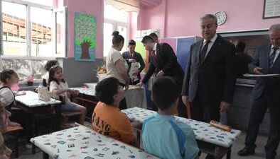 Diyarbakır’da öğrenciler karne sevinci yaşadı