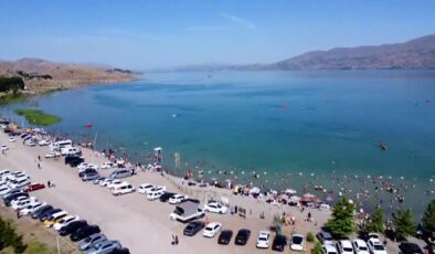 Doğu’nun Bodrum’u Hazar Gölü’nde bayram yoğunluğu