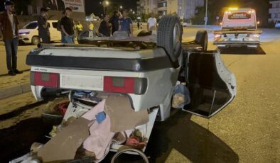 Otomobil takla atıp ters döndü