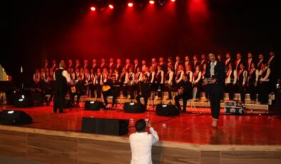 Erzincan’da “kardeşlik korosu” ilk konserini verdi