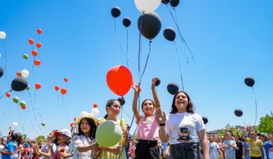 Diyarbakır’da filistin için balonlar uçtu