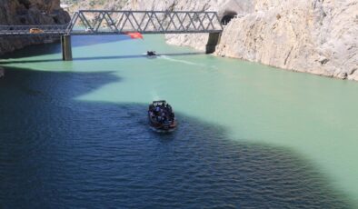 Fırat’ta zipline ve tekne turu ilgi çekiyor