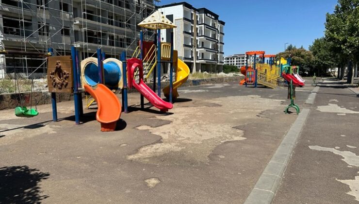 Gulan Parkı’nda çocuk oyun alanları tahrip olmuş