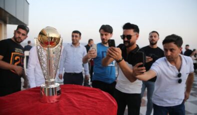 Galatasaray’ın şampiyonluk kupası Siirt’te taraftarla buluştu