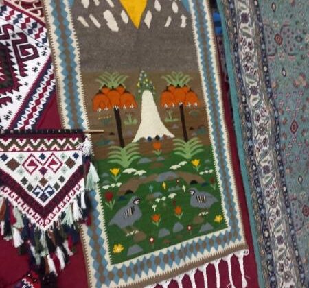 Hakkari’nin güzellikleri kilime yansıdı