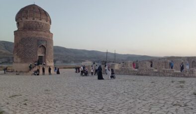 Hasankeyf’te akşam tarih turu yoğun ilgi görüyor