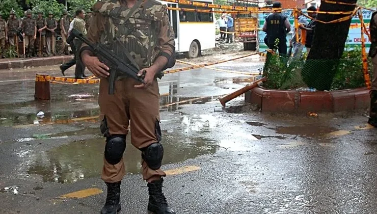 Hindistan’da otobüse saldırı: 10 ölü