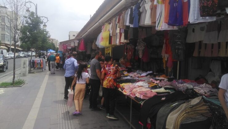 Ekonomik Kriz Vatandaşları İşportacılara ve Markasız Mağazalara Yöneltiyor