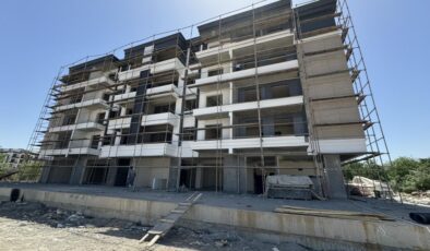 İşçi iskeleden düşerek yaralandı