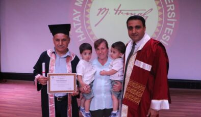 İsmail amca 8. diplomasını aldı
