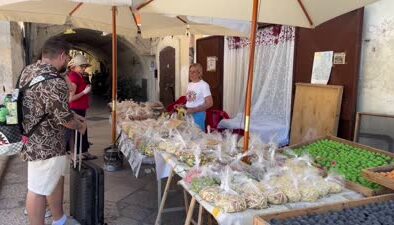 İtalya’nın Bari kenti, makarnacılar sokağıyla turistleri çekiyor