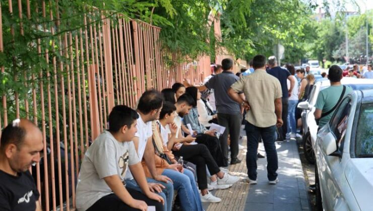 Kimliğini unutan öğrenciler sınava son anda yetişti