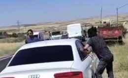 Mardin’de iki aile yol kapatıp kavga etti