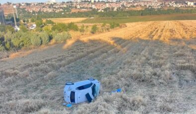 Otomobil kontrolden çıkarak tarlaya uçtu: 2 yaralı