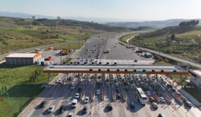 Bayramda otoyollardan rekor geçiş