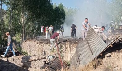 Özalp’te çiftlik yangını zarar verdi
