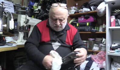 Emekli eğitmen çocuklara ücretsiz paten dersi veriyor