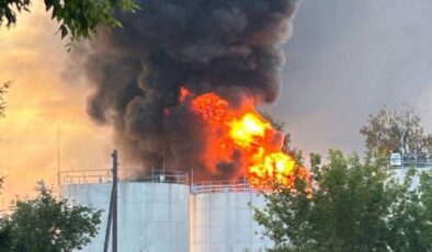 Rusya’da iki petrol rafinerisine dron saldırısı