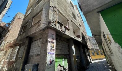 Diyarbakır Suriçi’nde metruk yapı güvenlik altına alındı