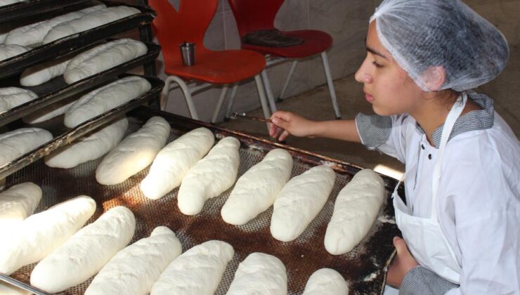 Siirt’te öğrenciler günlük 6 bin ekmek üretiyor