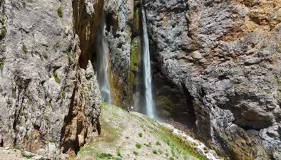 Tunceli’de 20 kilometrelik yürüyüşle ulaşılan saklı güzellik