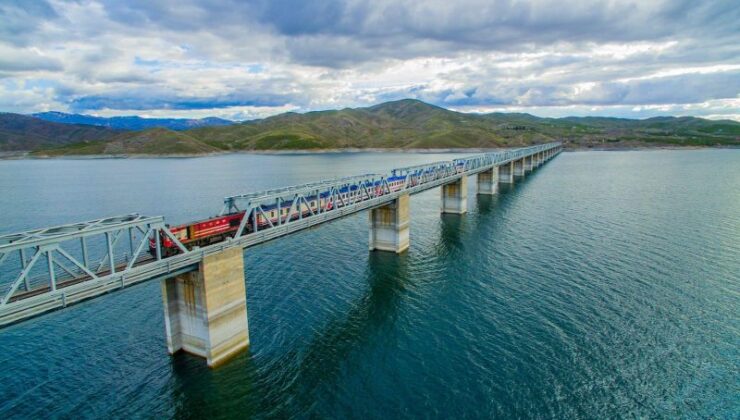 Turistik Tatvan Treni yola çıkıyor