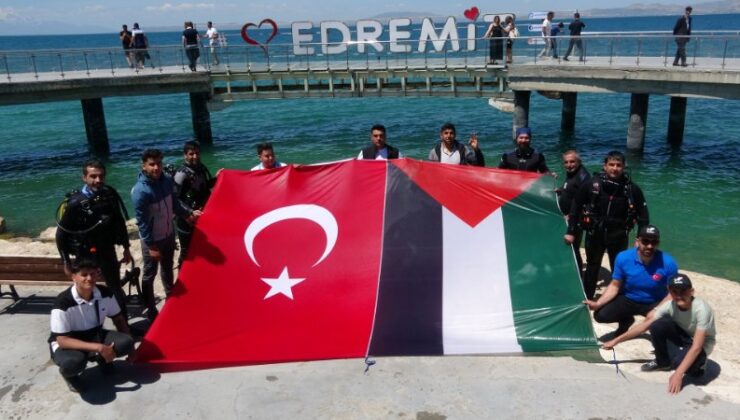 Van gölünde Türk ve Filistin bayrakları açıldı