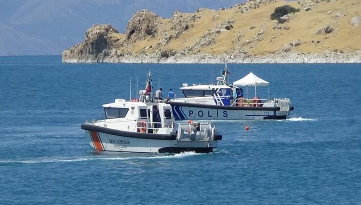 Van gölünde arama çalışmaları sürüyor