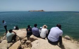 Van Gölü’nde kayıp şahsa helikopterli arama