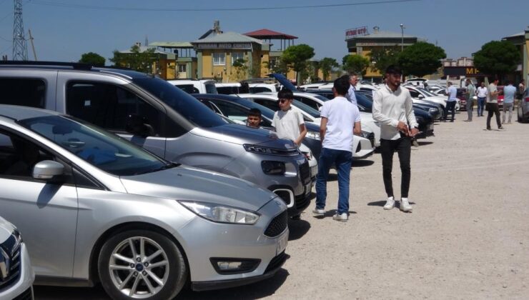 Van’da Bayram Arefesinde oto pazarı hareketli