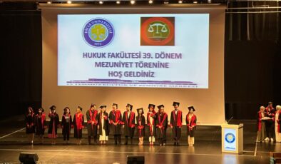 Hukuk Fakültesinde 39. dönem mezuniyet heyecanı