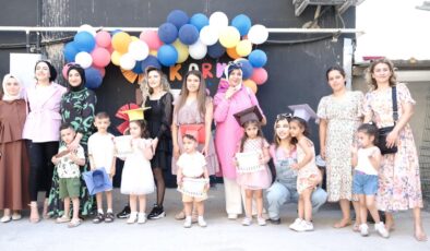 Ana Sınıfı Öğrencilerinin kep atma töreni renkli görüntülere sahne oldu